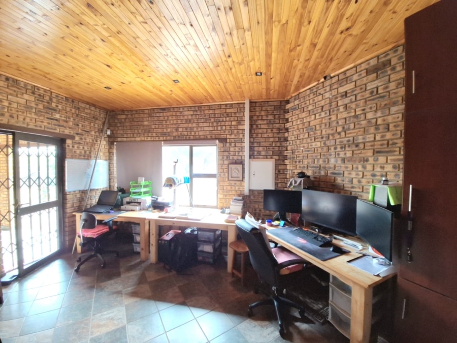 10 Bedroom Property for Sale in Swartruggens North West